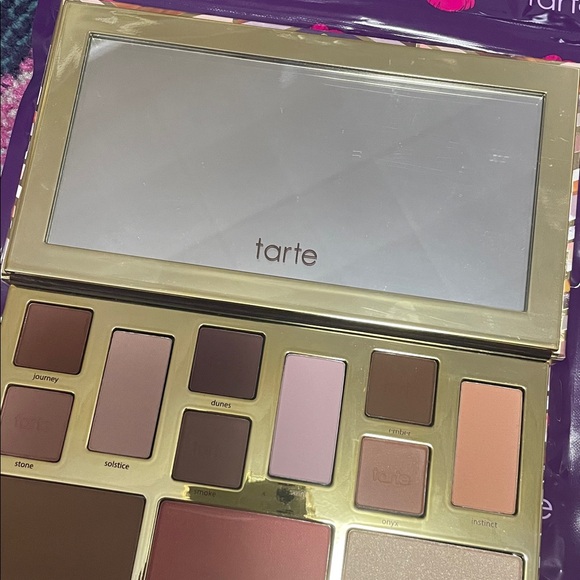 TARTE “CLAY PLAY MUST-HAVE” EYE AND CHEEK PALETTE - Picture 6 of 9